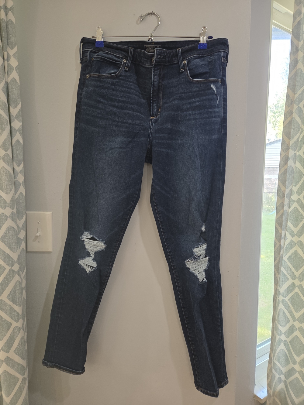 Abercrombie & Fitch Dark Blue Ripped Skinny Jeans